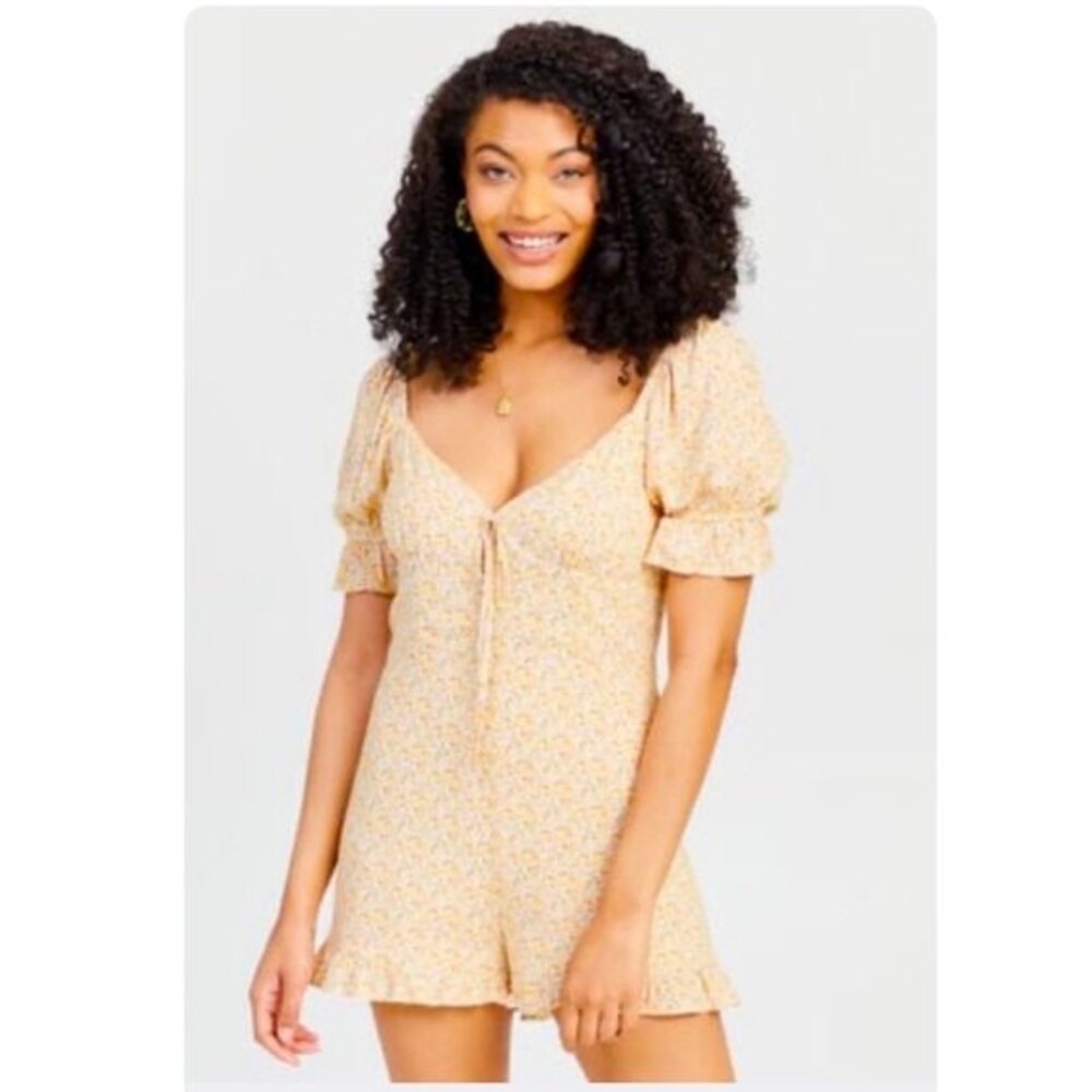 Altar’d State Elianna Floral Romper in Ditzy Micro Floral Print XS